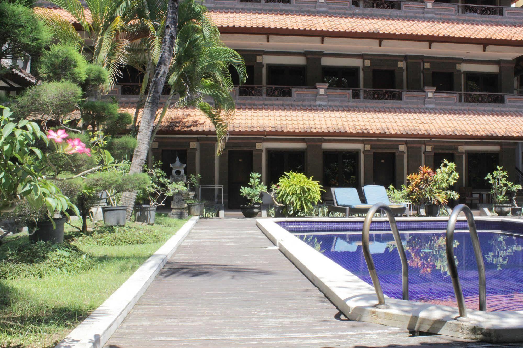 Hotel Puri Tanah Lot Кута Екстер'єр фото